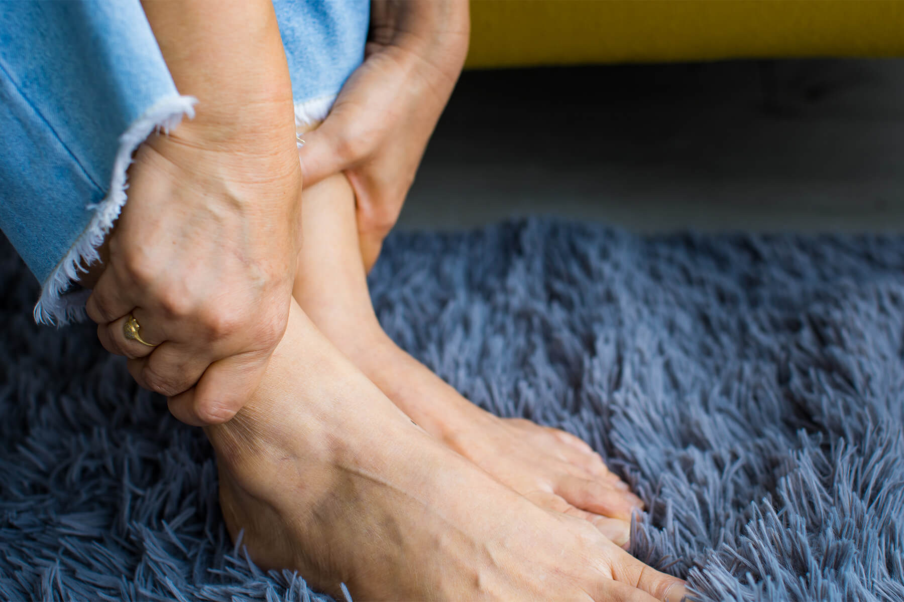 heavy, throbbing legs during summer travel