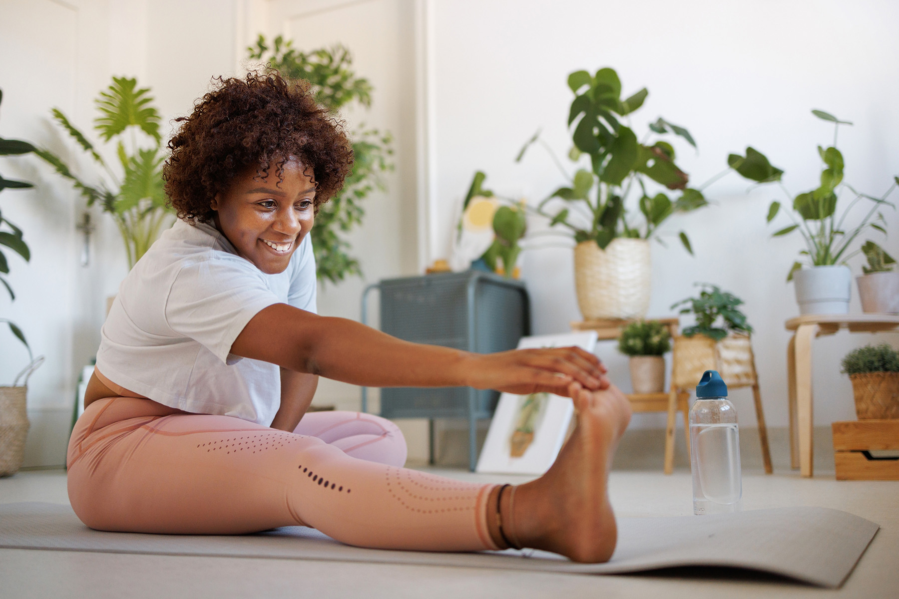 Descubre c&oacute;mo el estr&eacute;s cr&oacute;nico afecta las venas de las piernas, desde los cambios en la circulaci&oacute;n hasta el riesgo de v&aacute;rices, y las formas comprobadas de proteger la salud de tus venas.