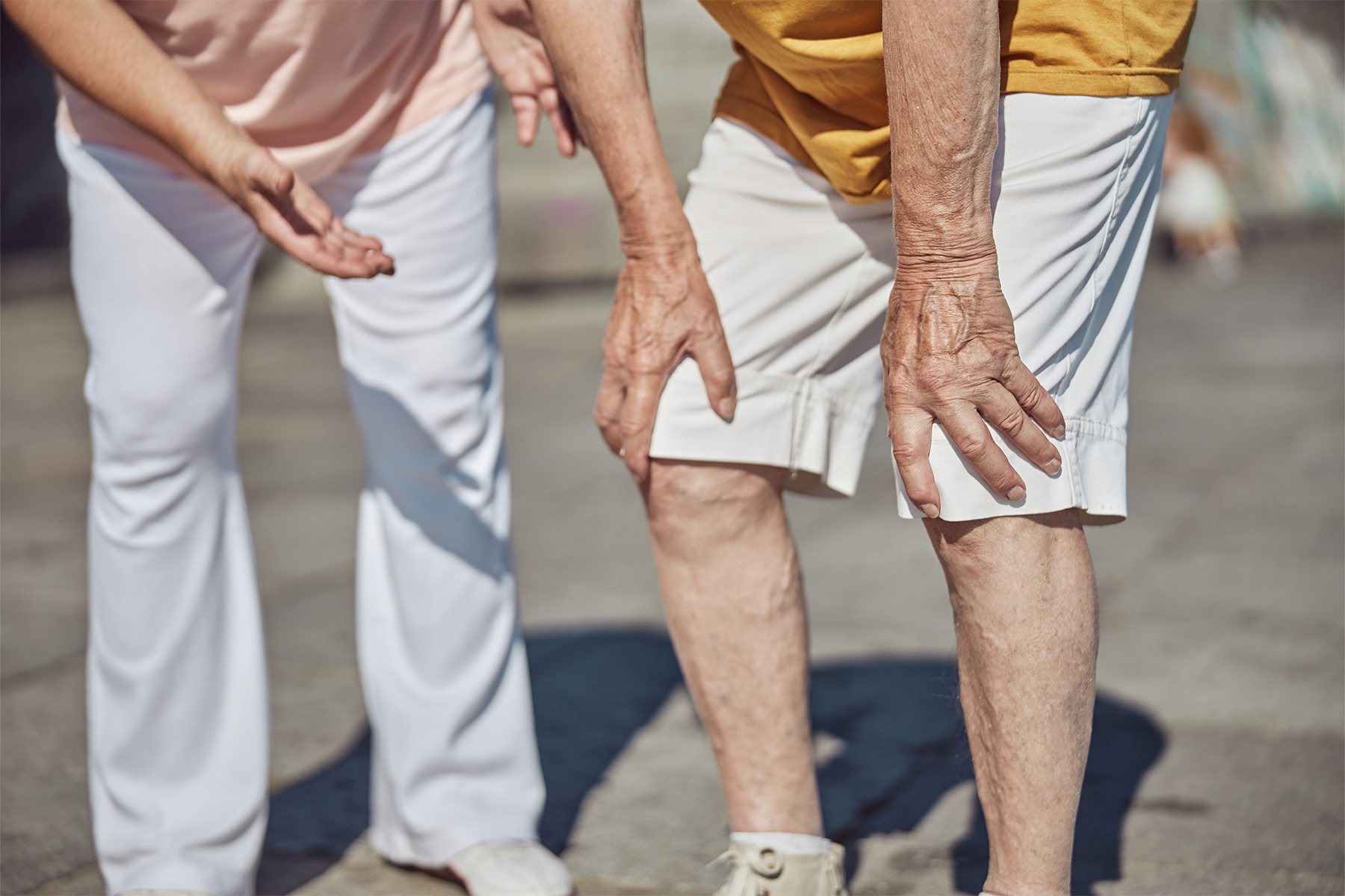 Descubre la relaci&oacute;n entre los calambres en las piernas y los problemas de circulaci&oacute;n venosa, las opciones de tratamiento efectivas y las estrategias de prevenci&oacute;n para mejorar la salud vascular y reducir los dolorosos calambres nocturnos.